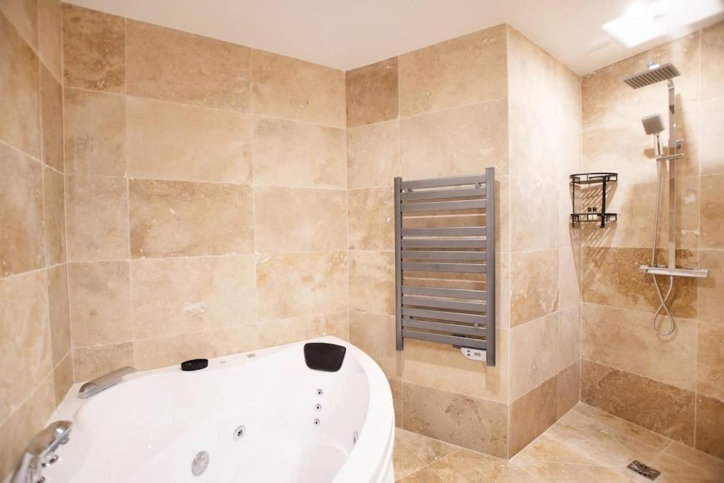 Avec Jacuzzi Dans Le 10e *