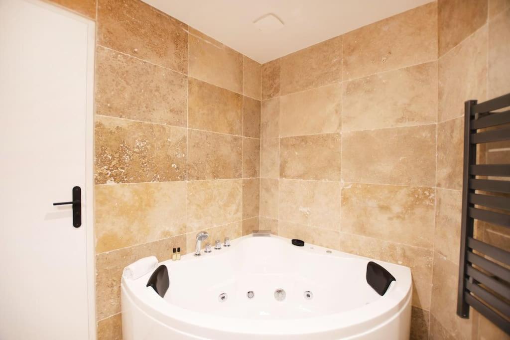 Avec Jacuzzi Dans Le 10e Apartment *