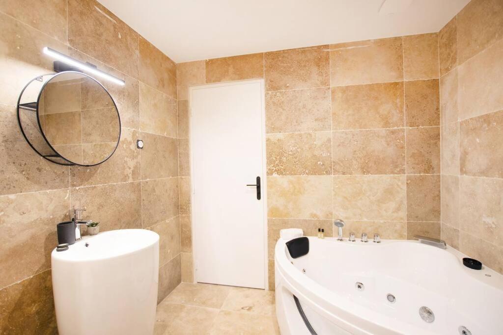 Avec Jacuzzi Dans Le 10e Apartment