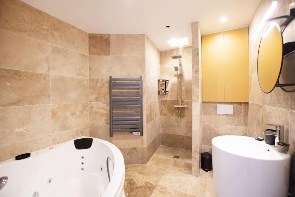 Avec Jacuzzi Dans Le 10e Paris